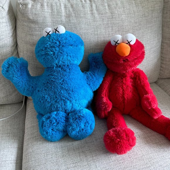 Uniqlo x KAWS Other - KAWS x Uniqlo x Sesame Street - Cookie Monster & Elmo Plush Toys